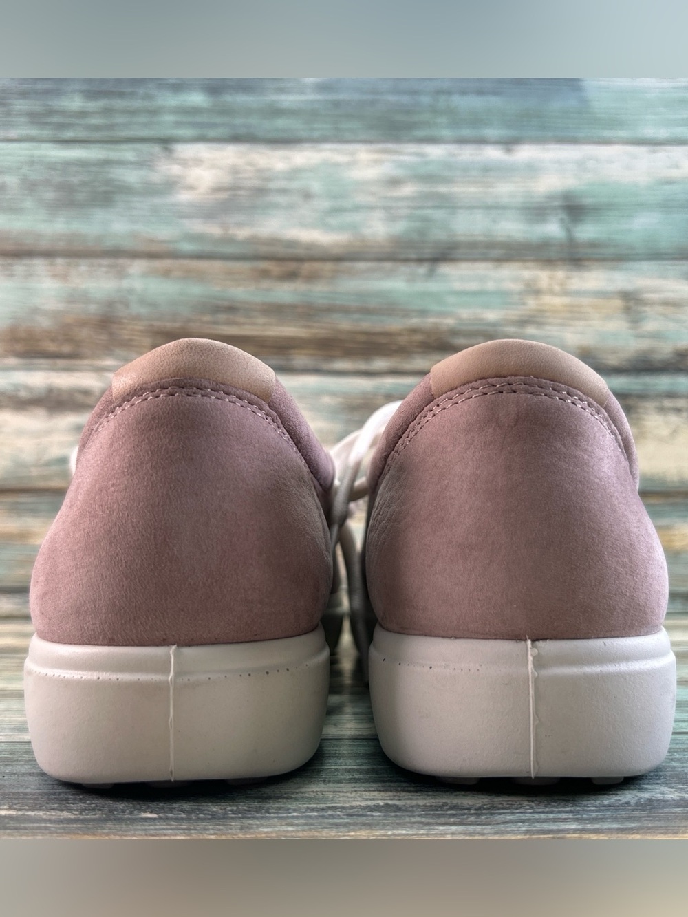 ECCO Casual Everyday Sneaker Size 7-7.5 Light Purple Nubuck Leather Walking Shoe - Picture 6 of 11